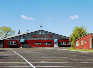 Newick's Seafood Restaurant - Dover, New Hampshire | I-95 Exit Guide